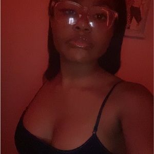 Meet your Posher, Lina